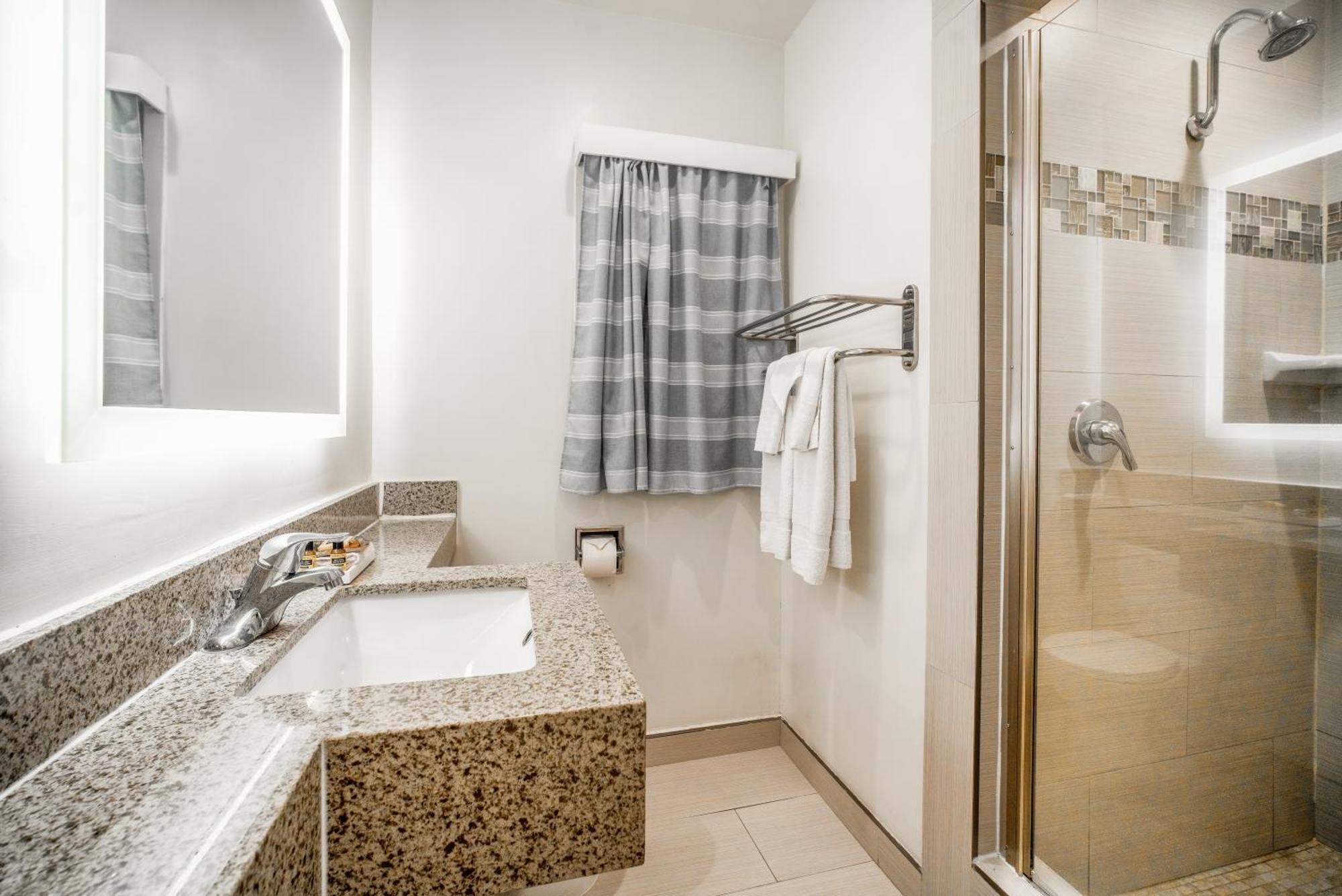 Inn At 50 - Long Beach Convention Center Екстер'єр фото